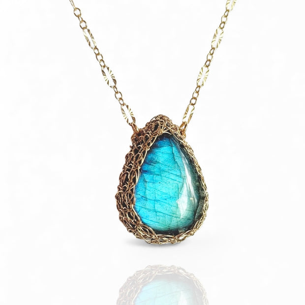 Sierra Medium Labradorite Necklace in Gold