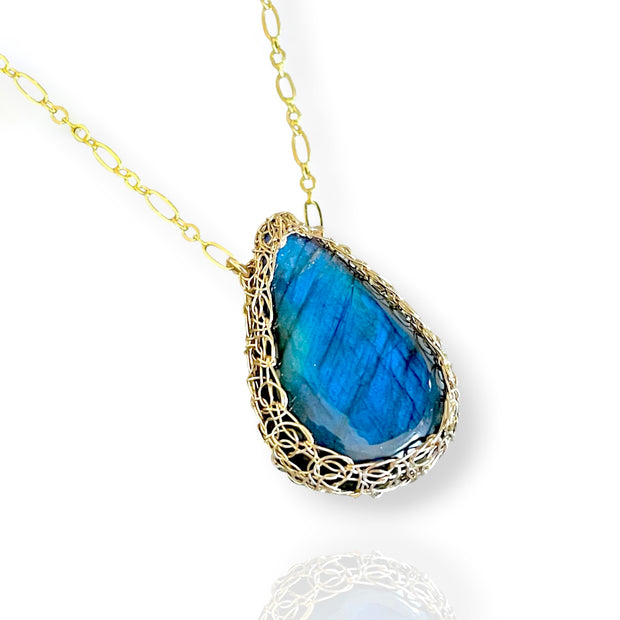 Sierra Medium Labradorite Necklace in Gold