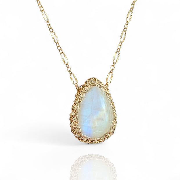 Sierra Medium Moonstone Necklace in Gold
