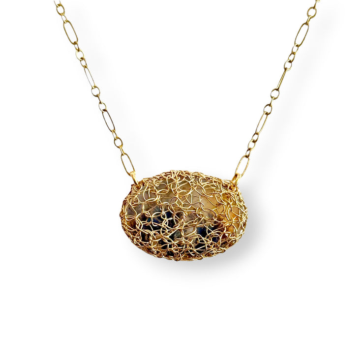 Medium Oval Dendritic Agate Tree Necklace In Gold